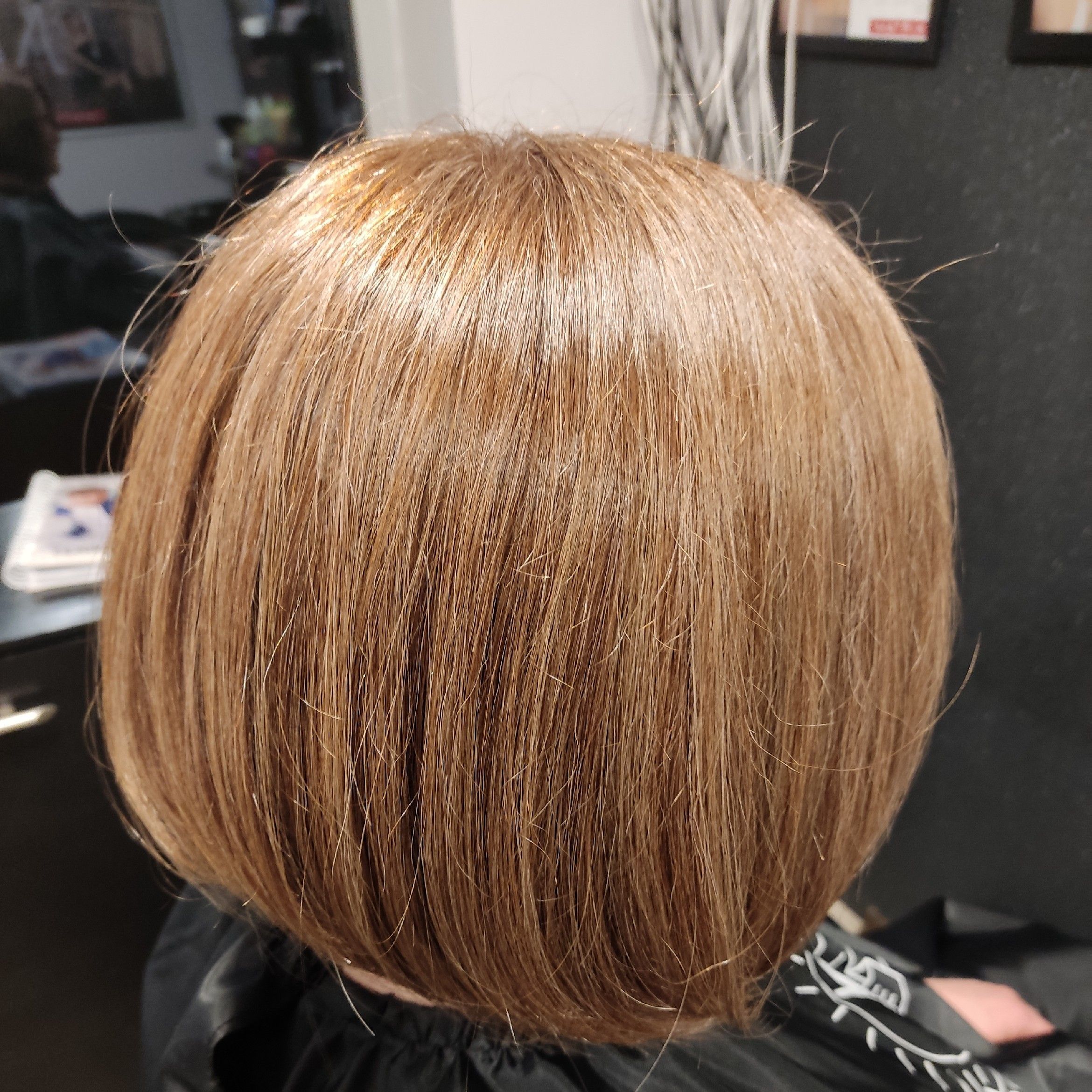 Naturalny blond bob